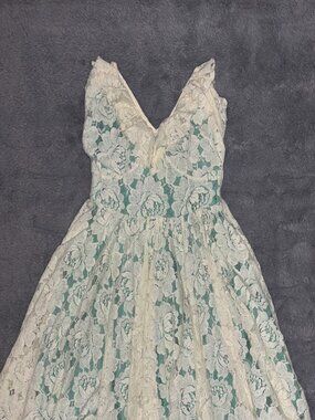 Chelsea & Violet Women's M Cream Floral Lace Emerald Green Strappy Mini Dress